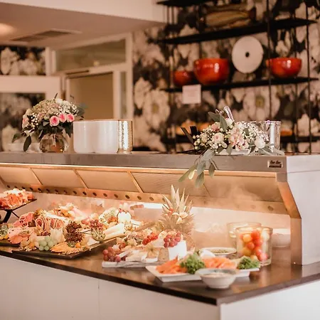 Bernstein Hotel 4*
