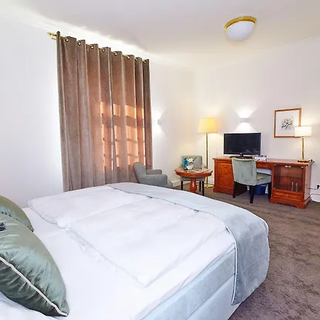 Bernstein Hotel